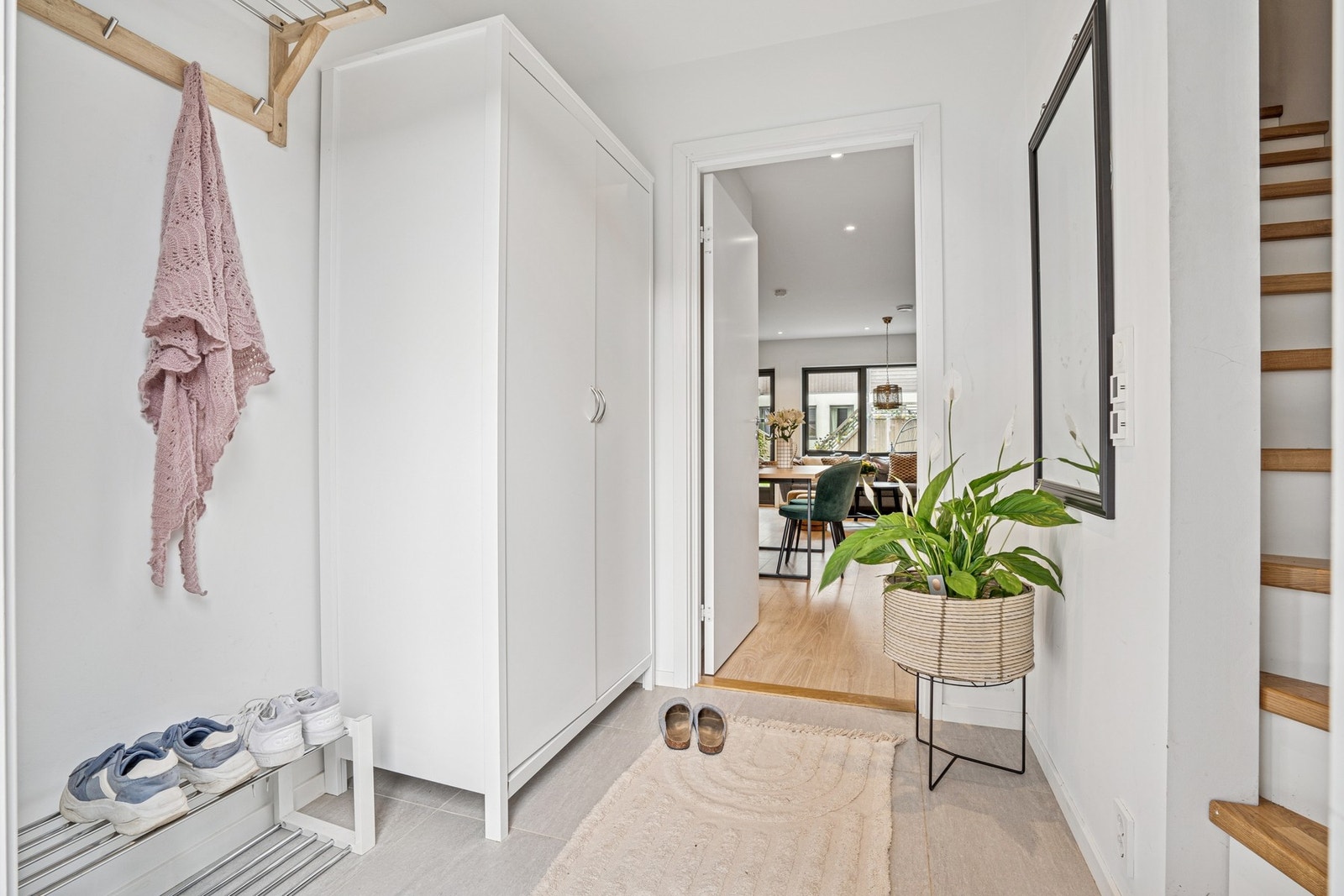 Entré. Flis med gulvvarme Galleribilde