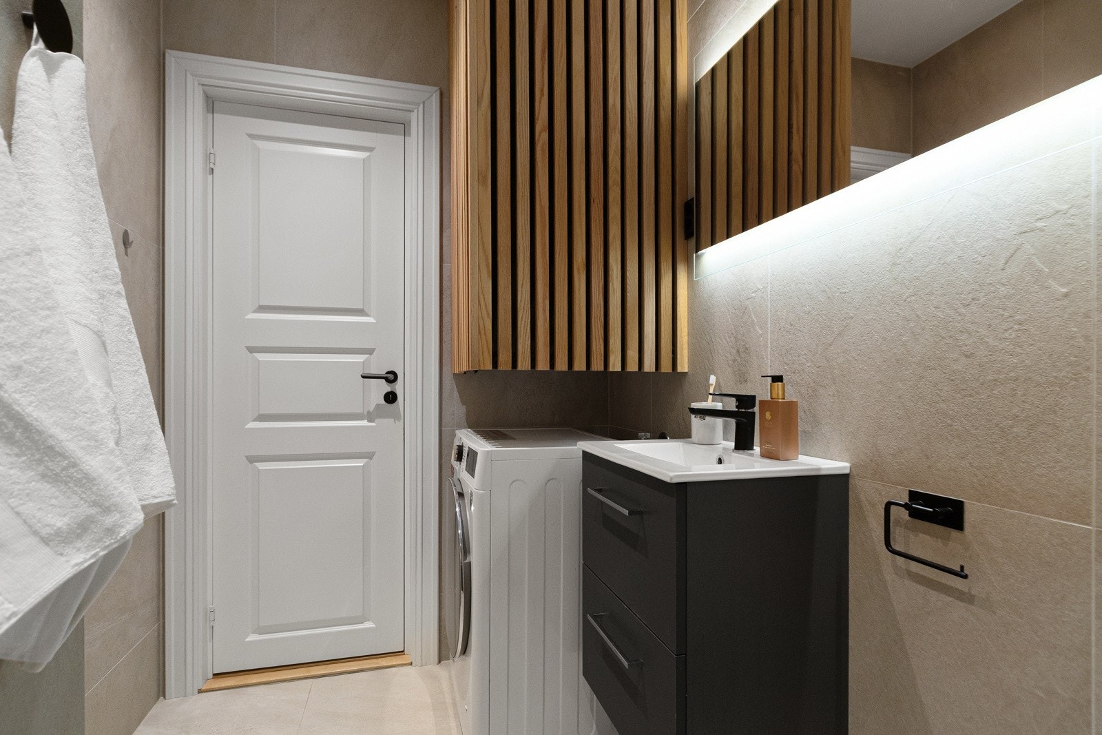 Badet fra 2019 har moderne og funksjonelle løsninger. Galleribilde