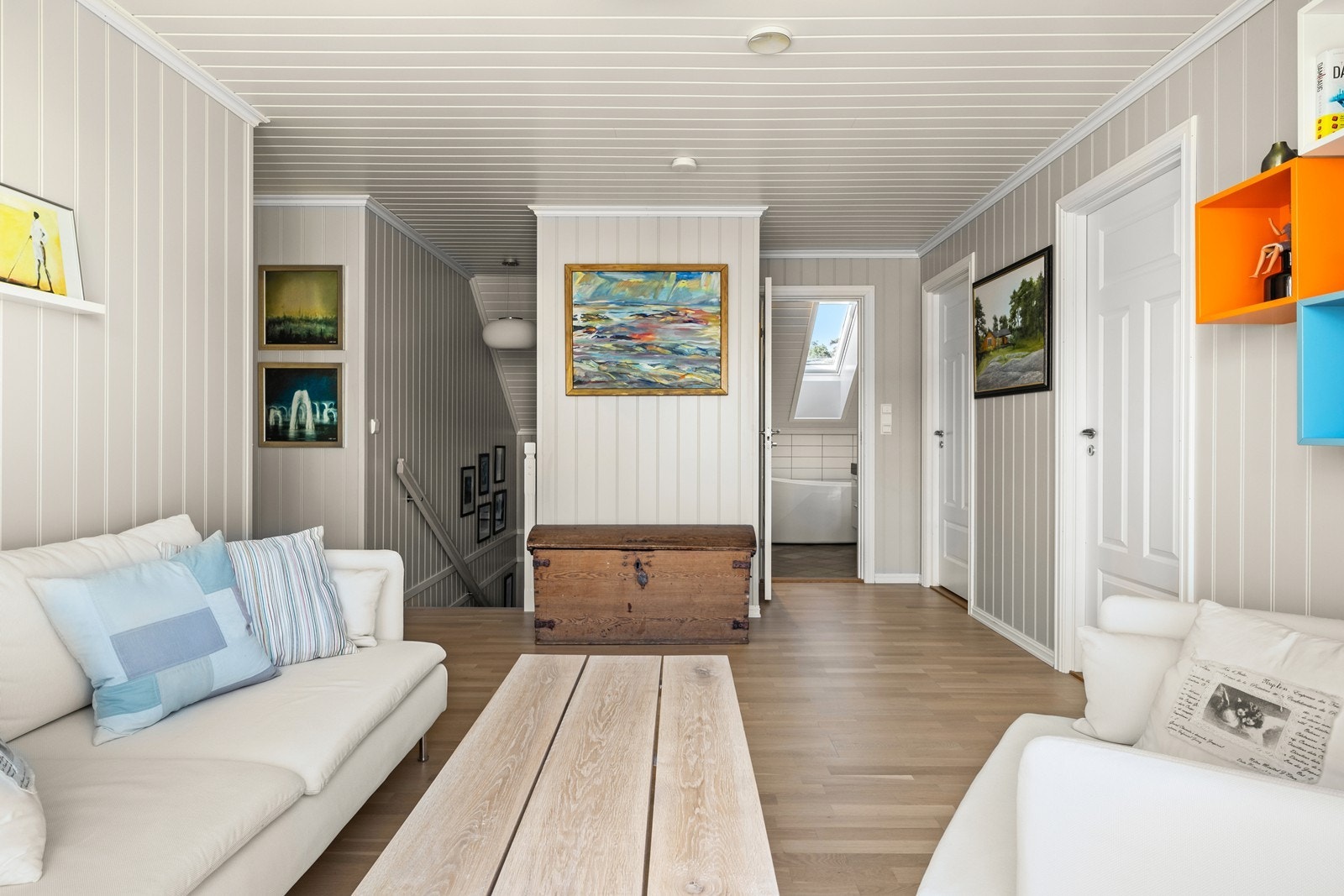 Delikat andre etasje med fire soverom, bad og adkomst til veranda Galleribilde