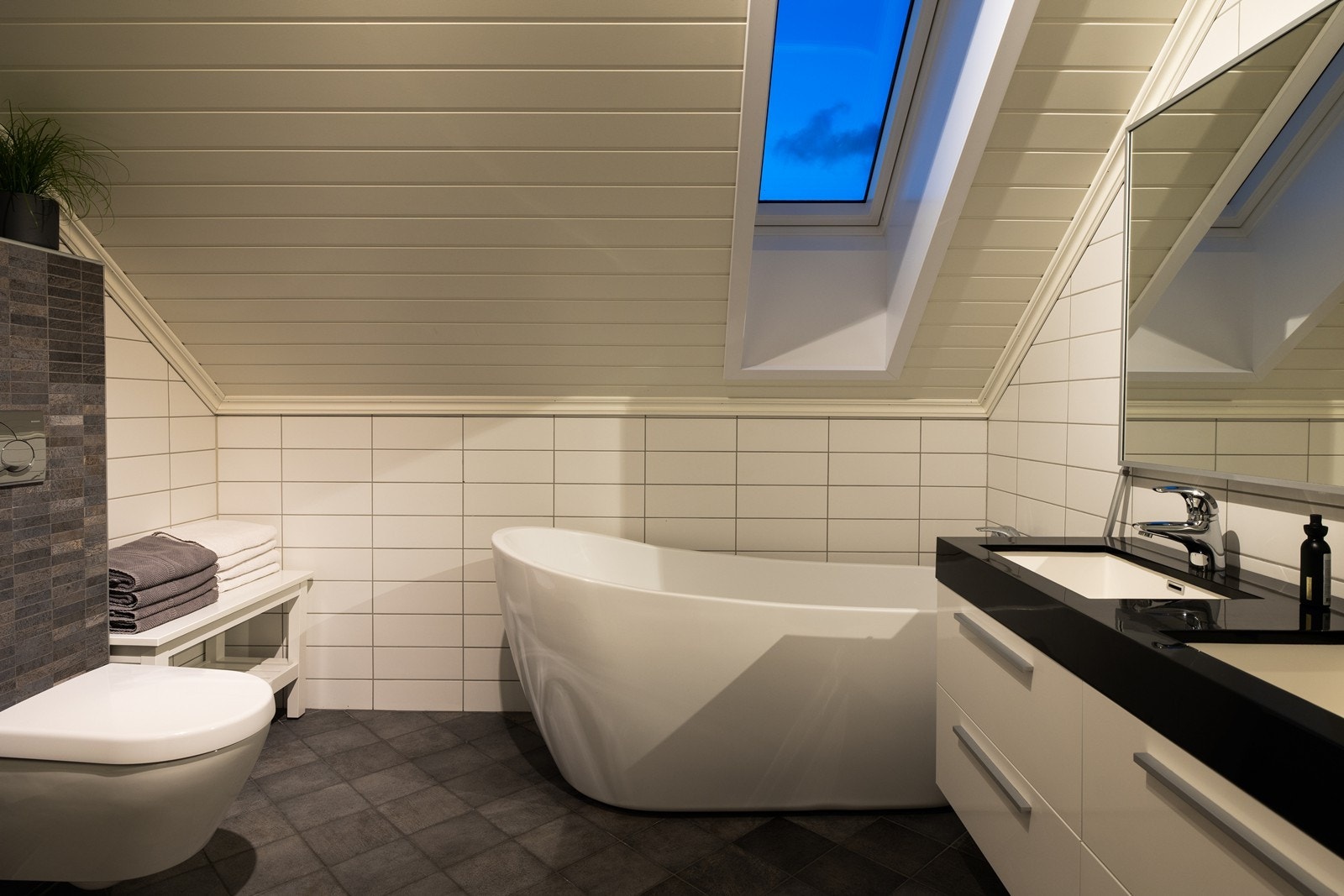 Takvindu i badet gjør at du får større romfølelse Galleribilde