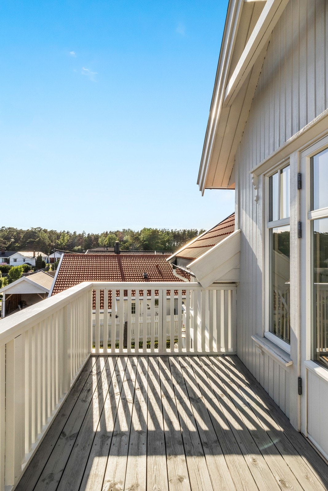 Nyt morgenkaffen på balkongen i andre etasje Galleribilde