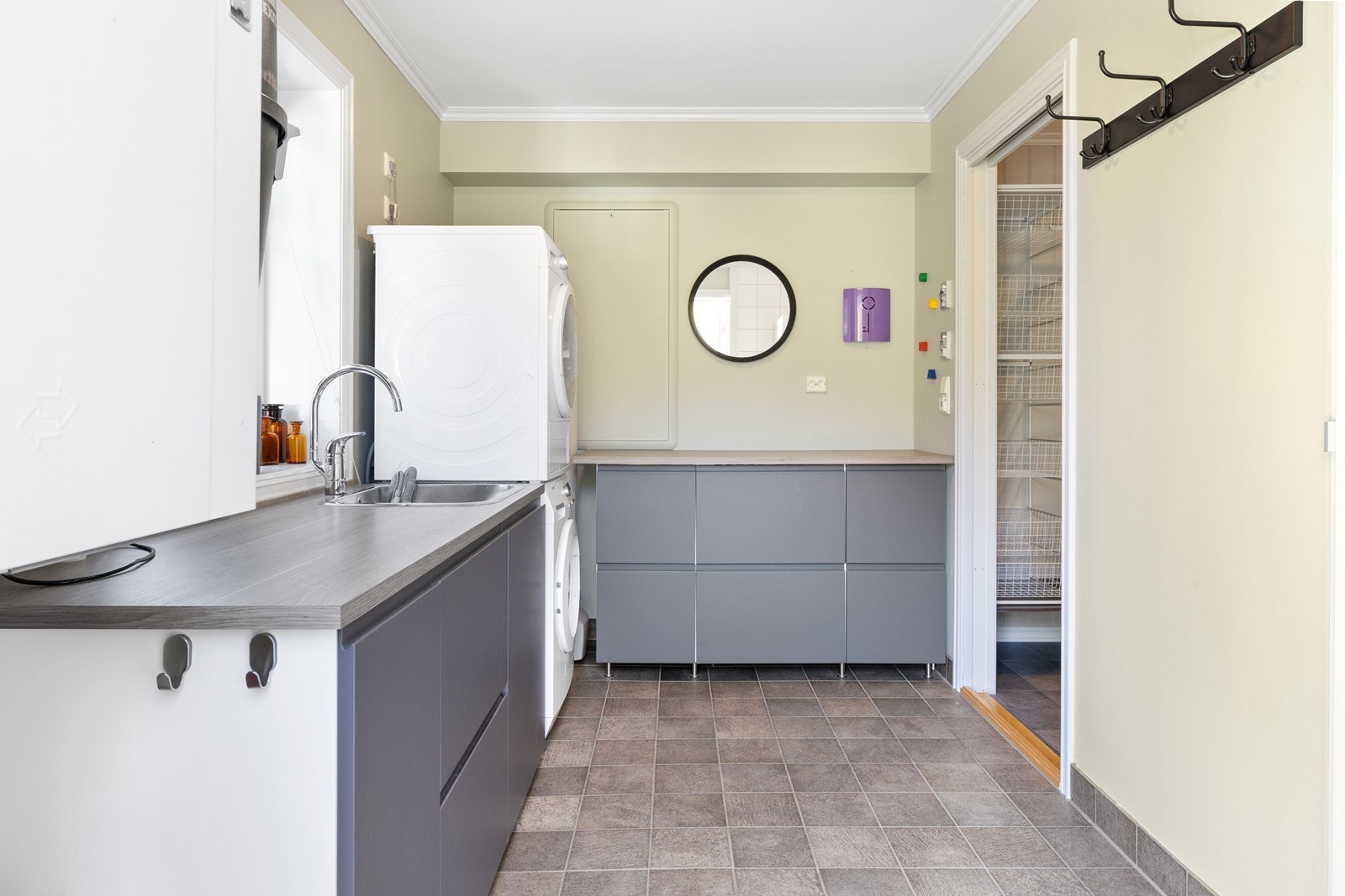 Her er det varme i gulvet, vaskerommet er pusset opp i 2022 Galleribilde