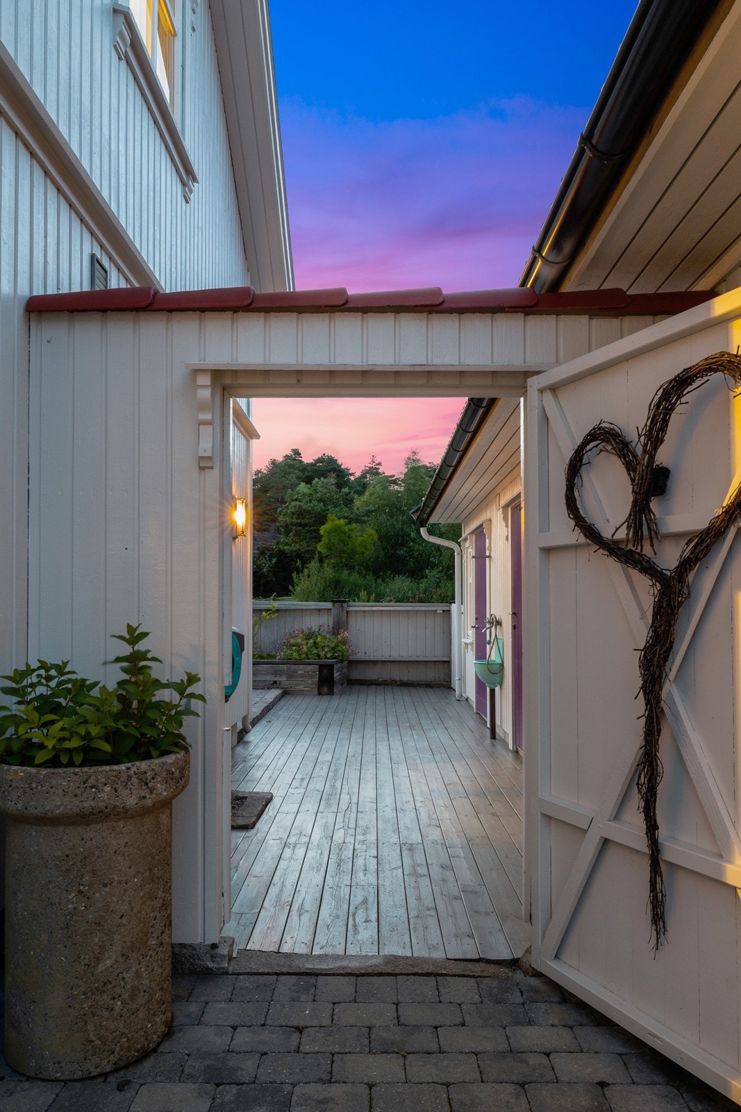 Portrom inn til eiendommen fra gårdsplass Galleribilde