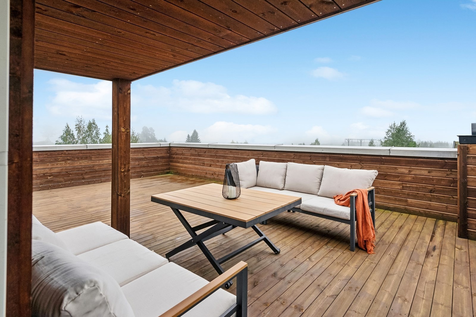 Romslig takterasse med god plass til utemøbler ++. Galleribilde