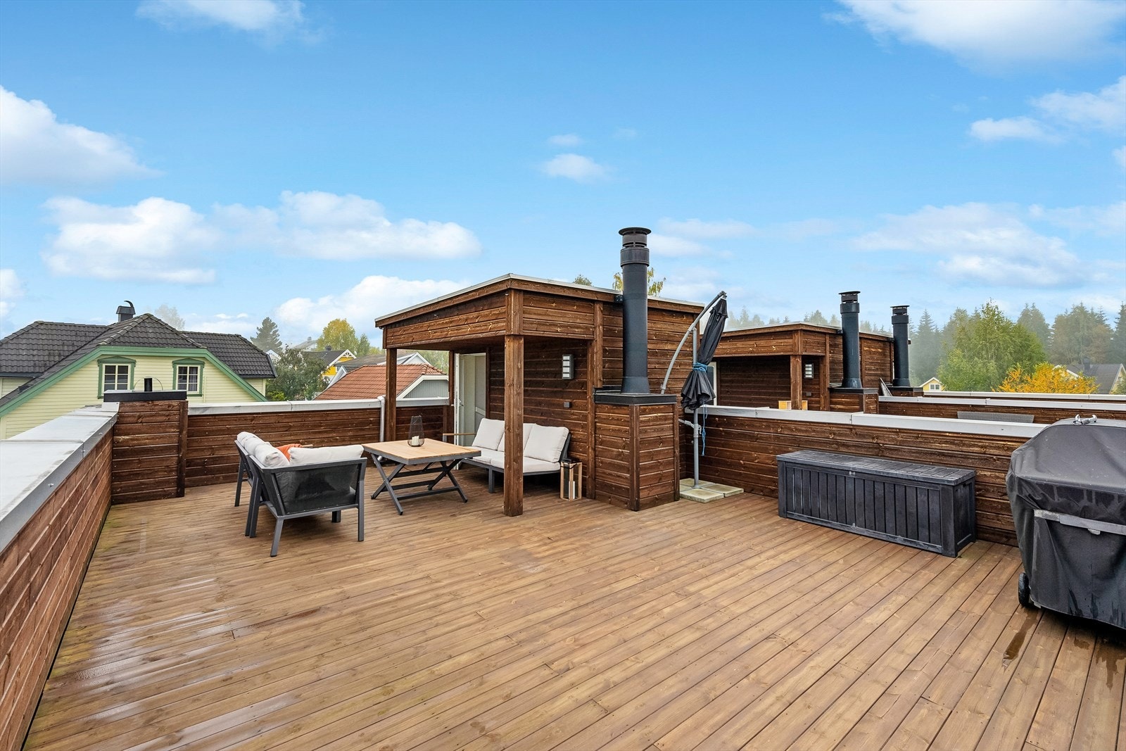 Fra takterrassen kan du nyte fine sol- og utsiktforhold. Galleribilde