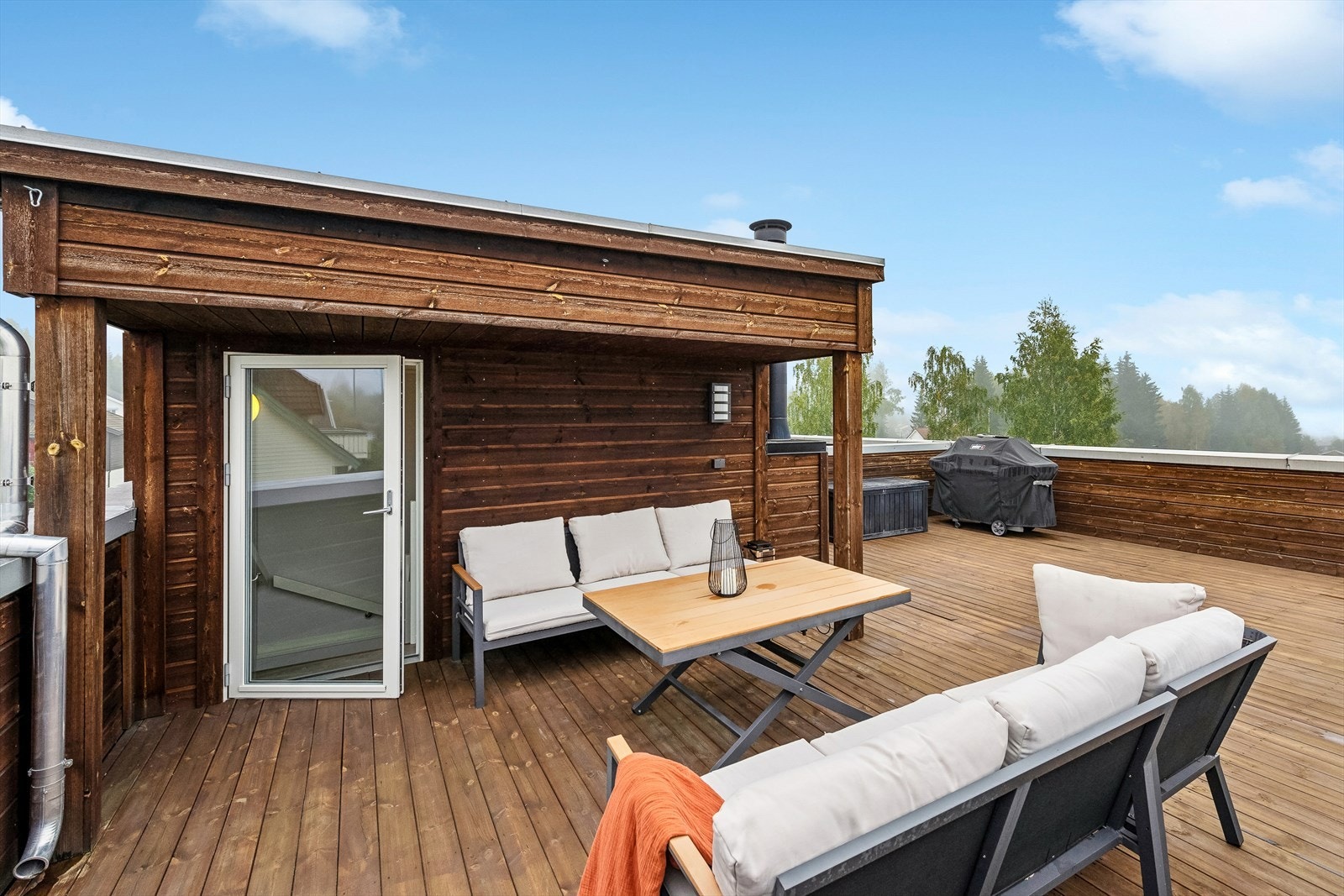 En liten del av takterrassen er praktisk overbygget. Galleribilde