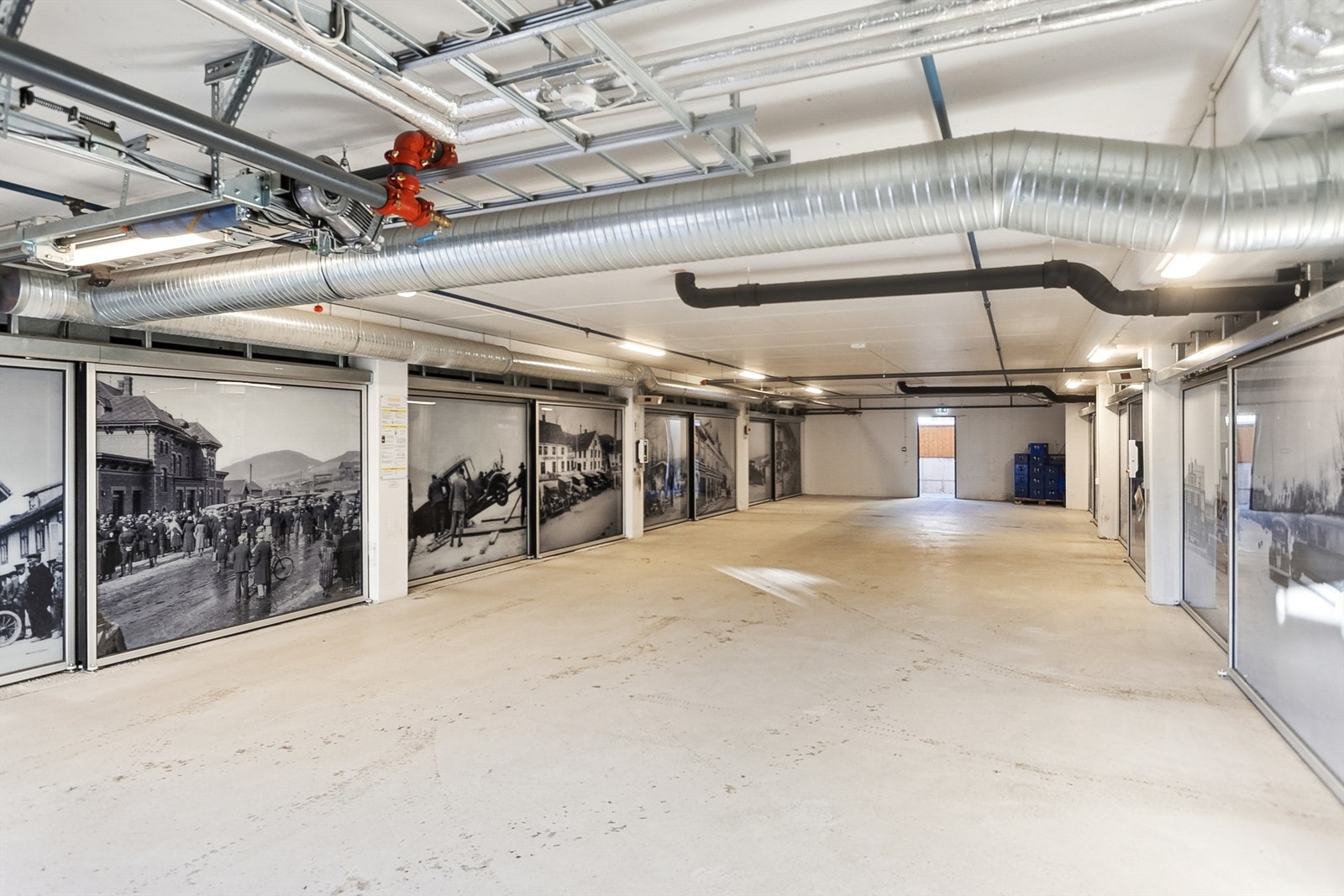 Kjelleretasje inneholder kjellerboder og garasje (kan være mulighet for å leie plass). Galleribilde