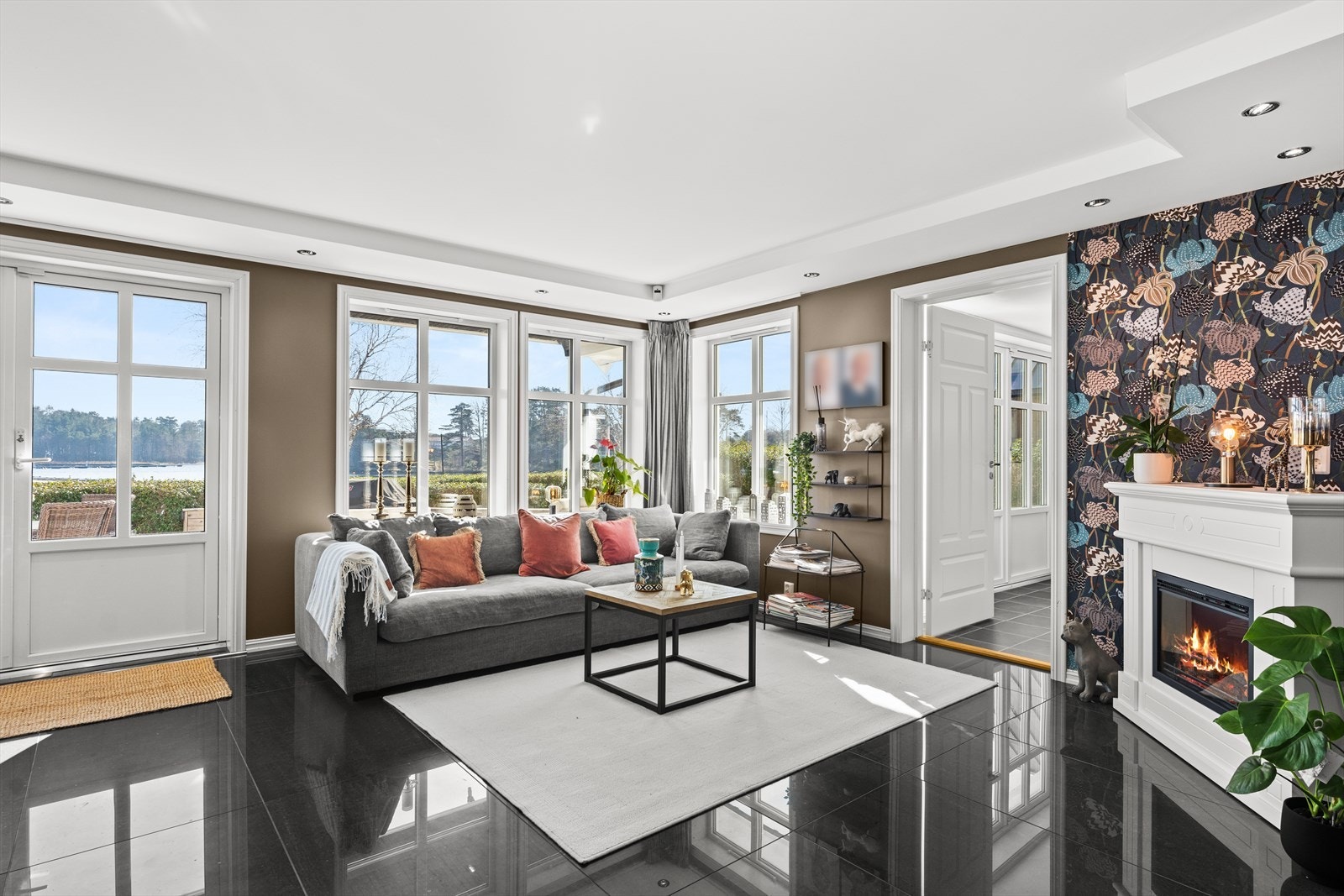 Utsikten er fabelaktig - Sørlandsidyllen rett inn i stua Galleribilde