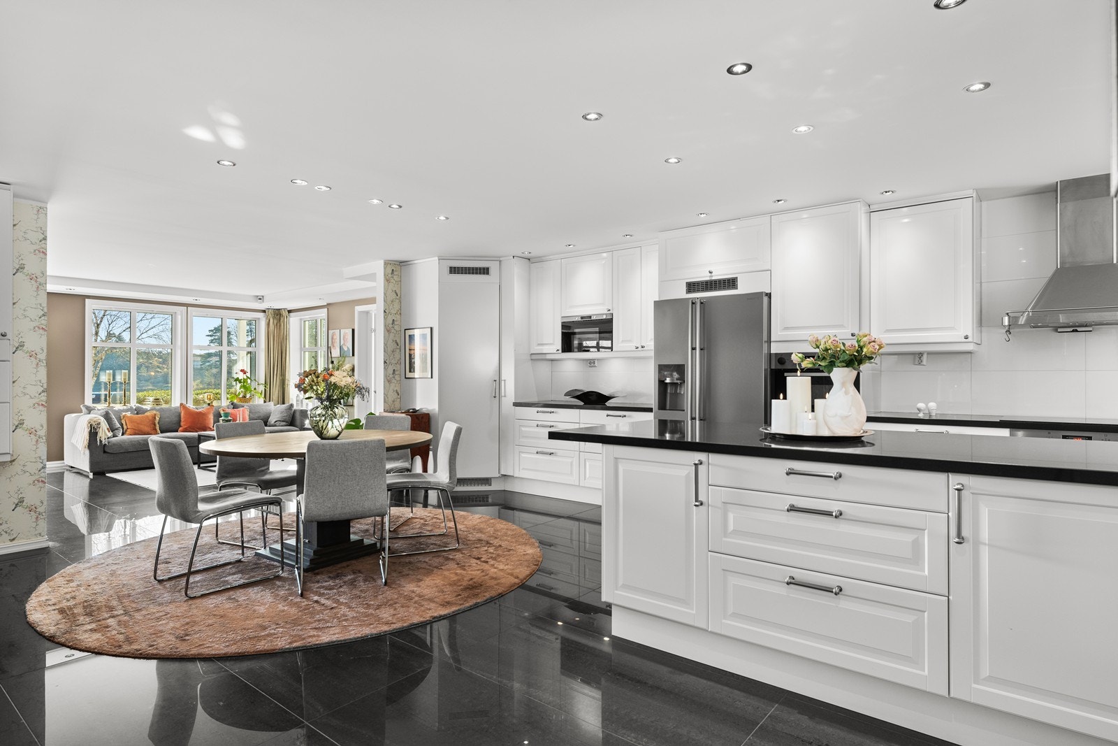 Kjøkkenet er i boligens senter Galleribilde