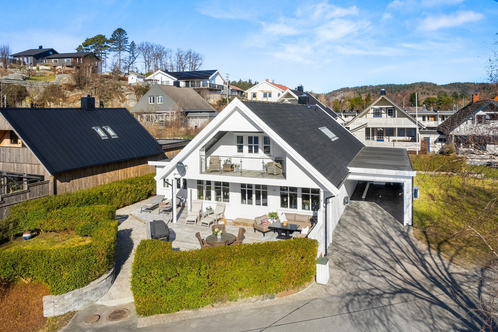 Boligen er betydelig påkostet og holder en flott moderne standard Galleribilde