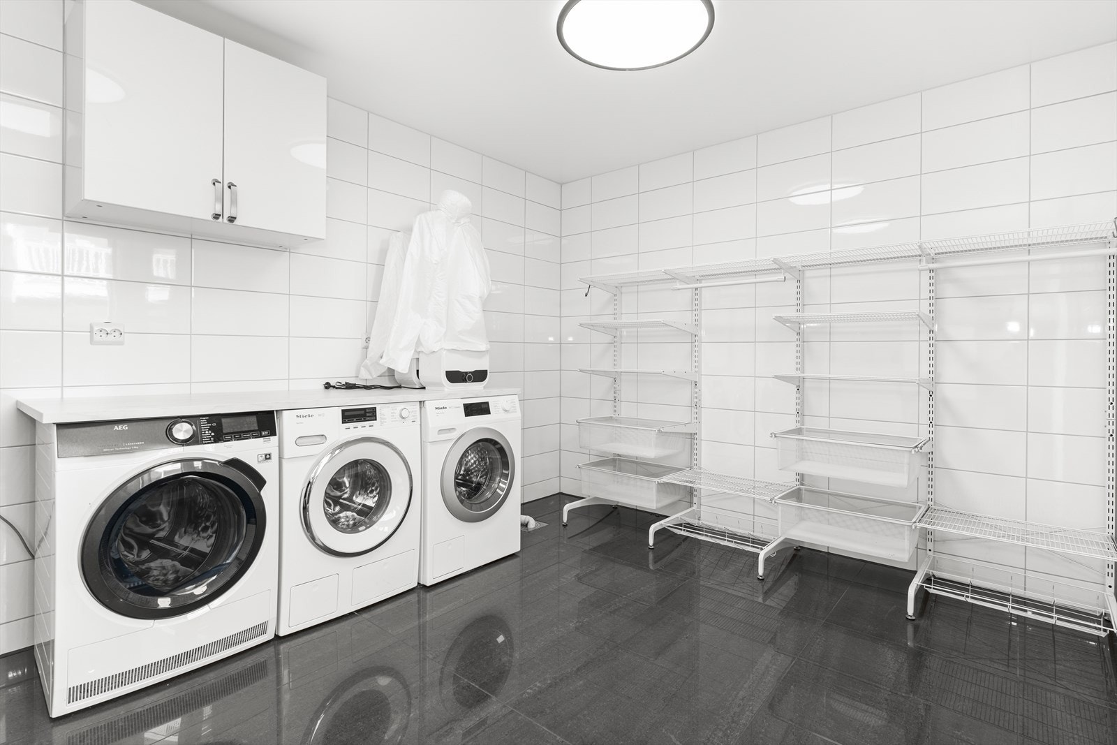 Vaskerom Galleribilde