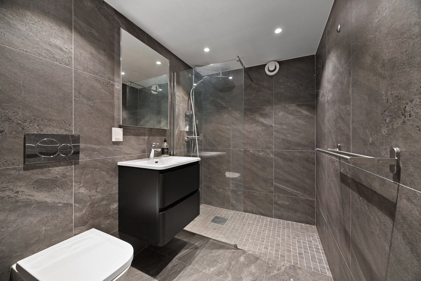 Lekkert bad i hybeldelen fra 2020 Galleribilde