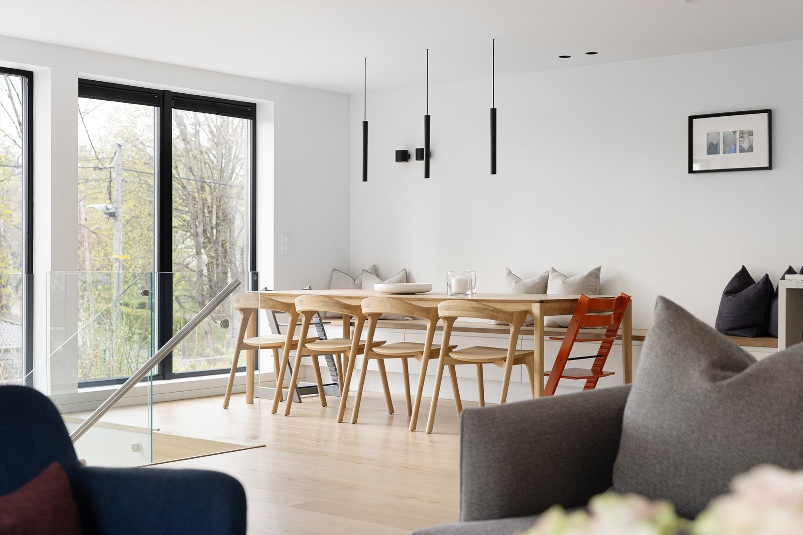 Spisestue med hyggelig utsyn Galleribilde