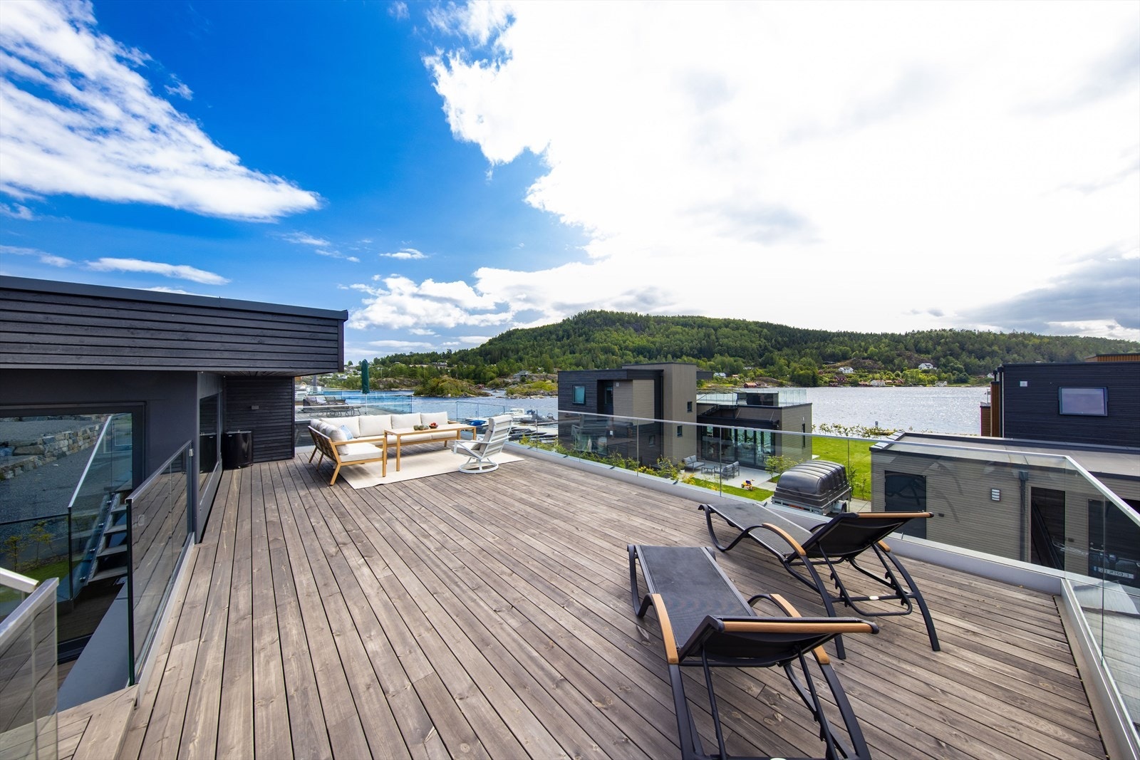 Fantastisk sjøutsikt utover vakre Hellefjorden! Galleribilde