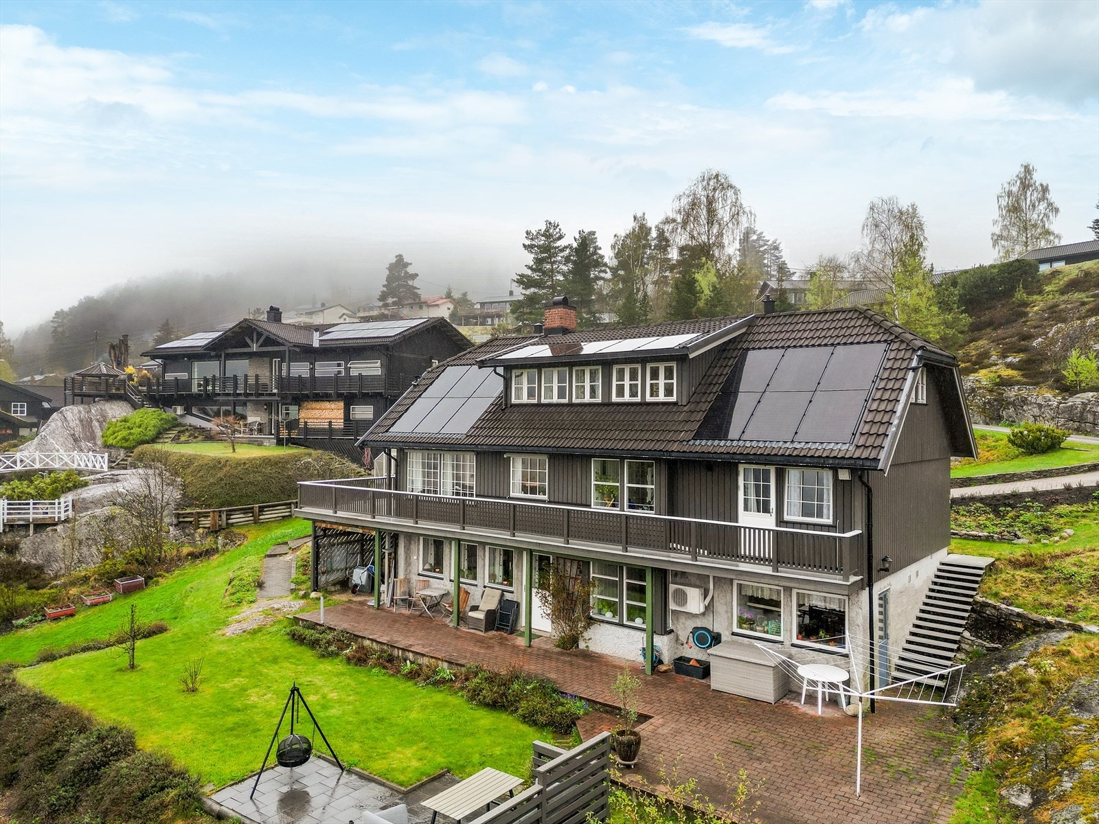 Boligen fremstår som en solid og godt vedlikeholdt familiebolig, som er oppført i 1978, og tilbygget i 1989. Galleribilde