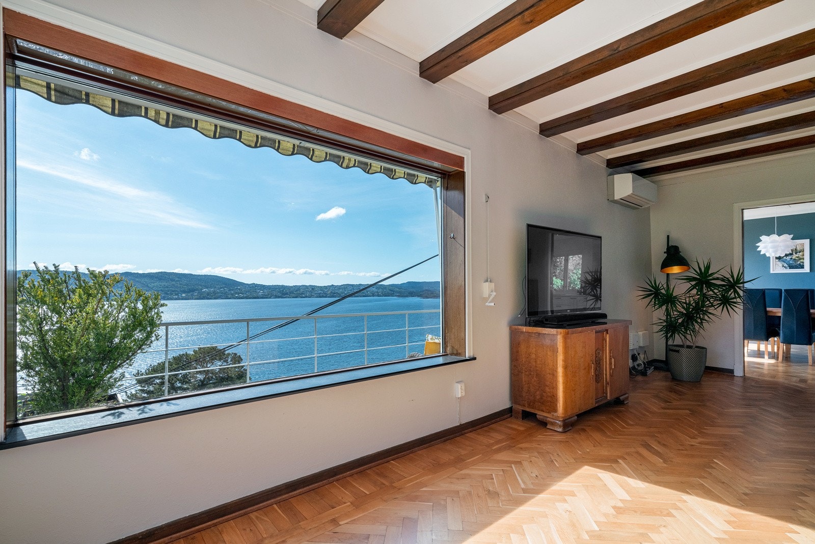 Leiligheten kan by på fantastisk utsikt fra de fleste rom Galleribilde