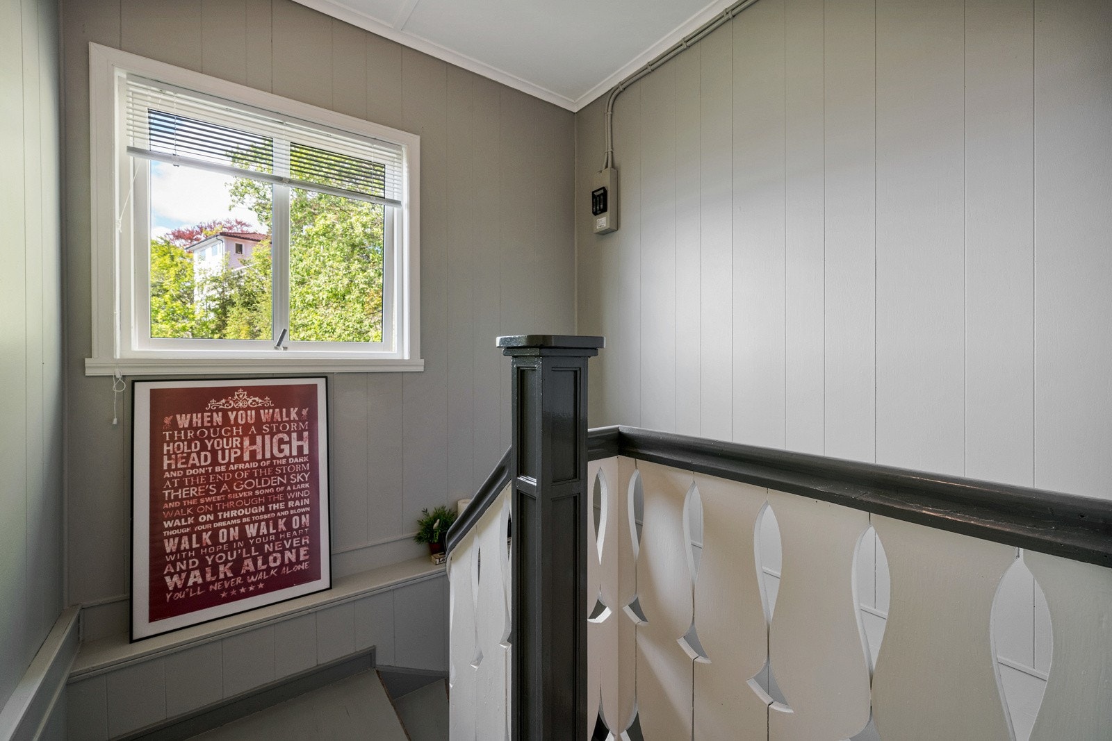 Velholdt felles trappegang Galleribilde