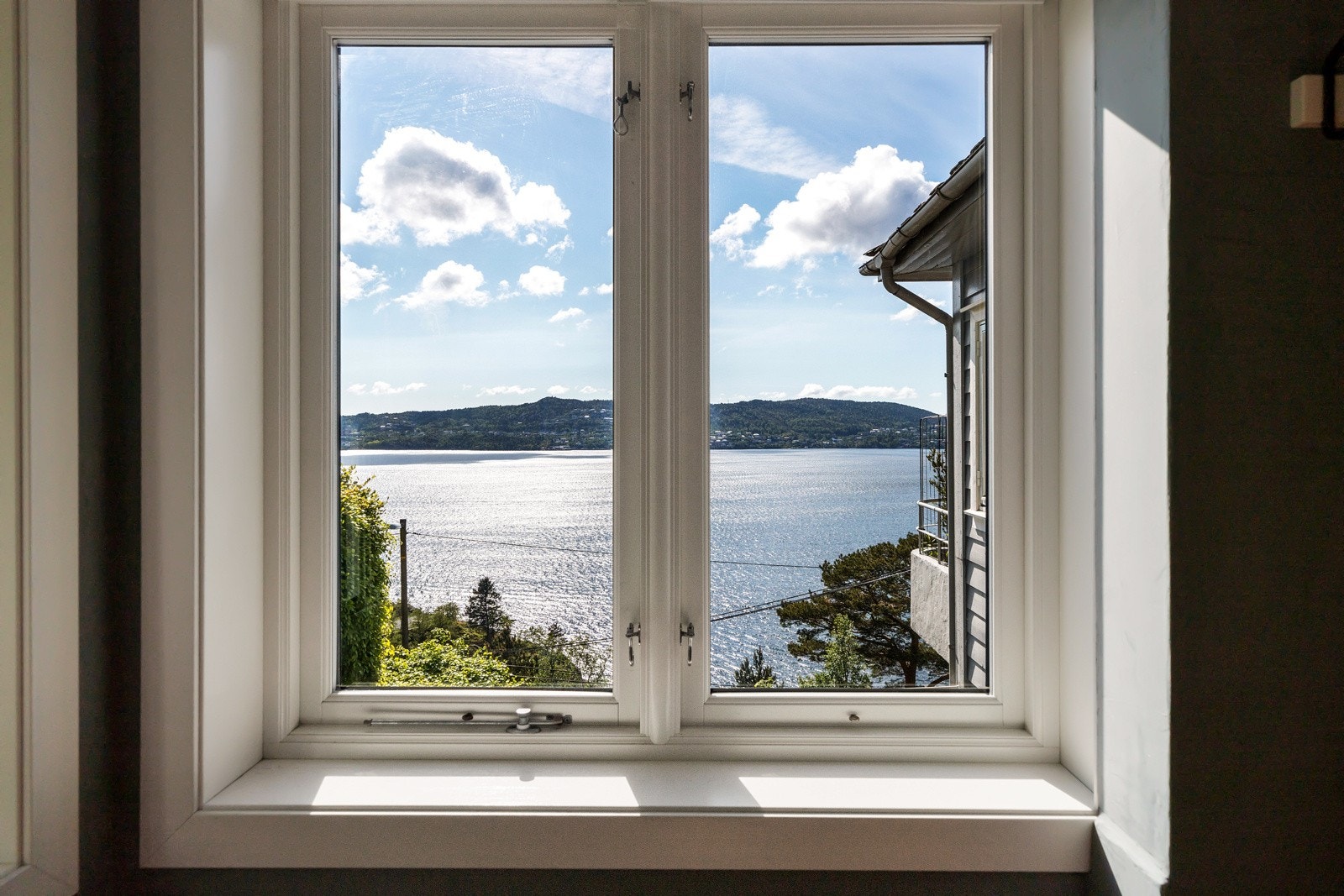 Som i resten av boligen har du også fantastisk utsikt her Galleribilde