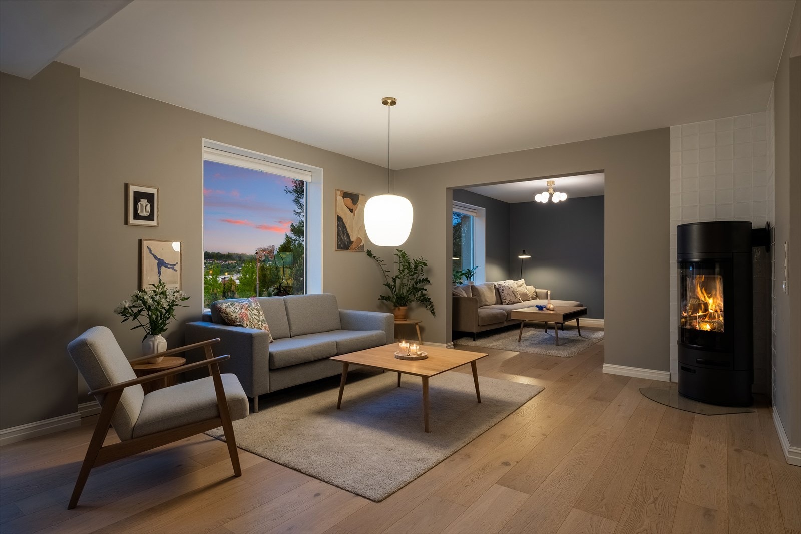 Boligen har gulvvarme i hele 1. etg i tillegg til koselig vedovn og varmepumpe Galleribilde