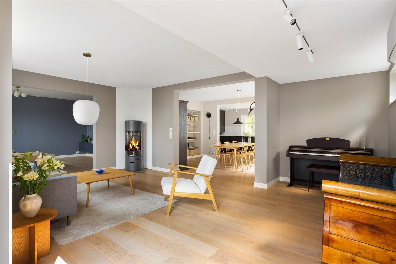 Lekker parkett på alle stuer og på kjøkken Galleribilde