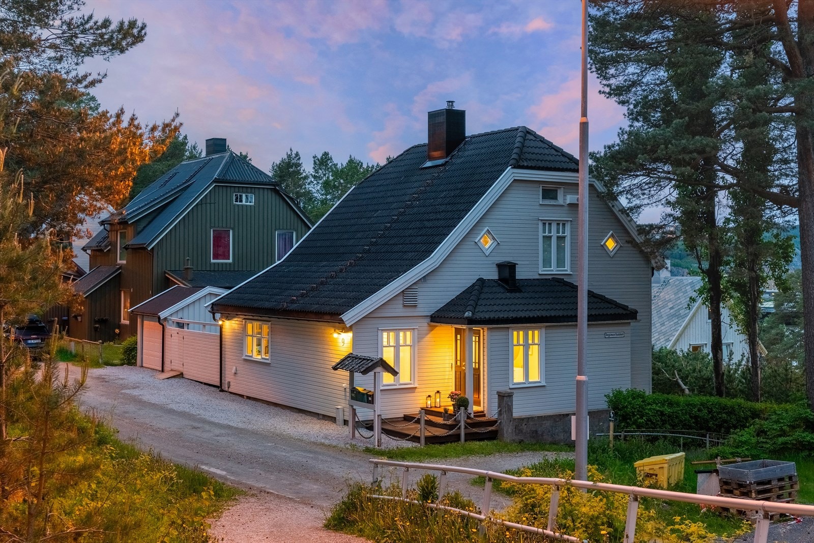 Eneboligen har et klassisk og herskapelig preg, kombinert med moderne oppgraderinger og en svært attraktiv beliggenhet Galleribilde