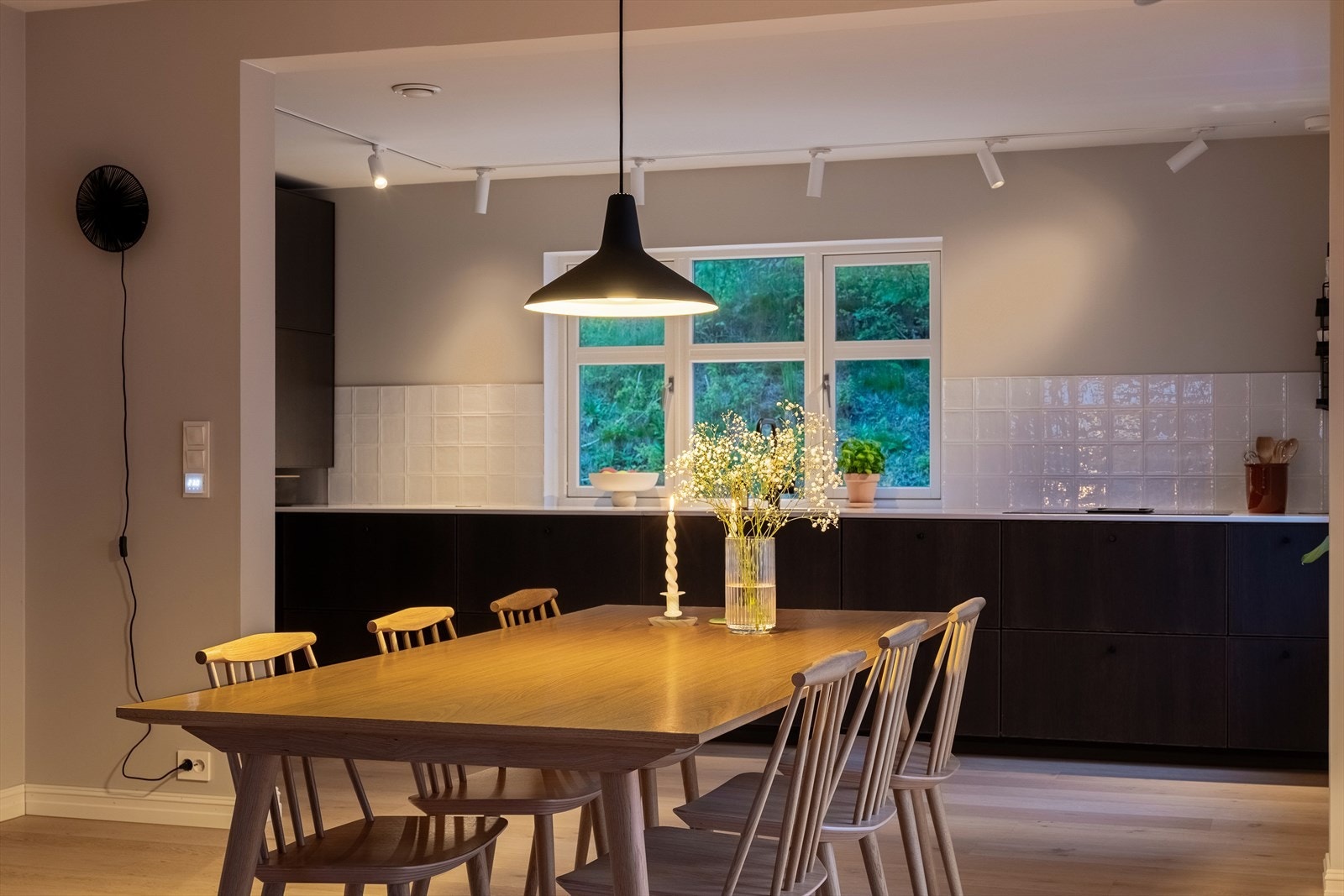 Velkommen inn! Boligen kombinerer klassisk stil med det moderne Galleribilde