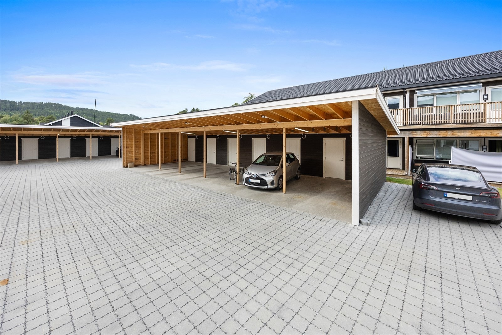 Til hver leilighet medfølger en carportplass og en sportsbod Galleribilde