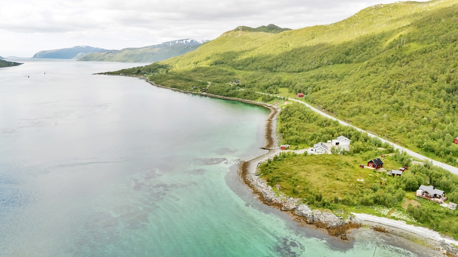 Her ligger toppene på rekke og rad - klare for å bestiges. Velkommen på visning! Galleribilde