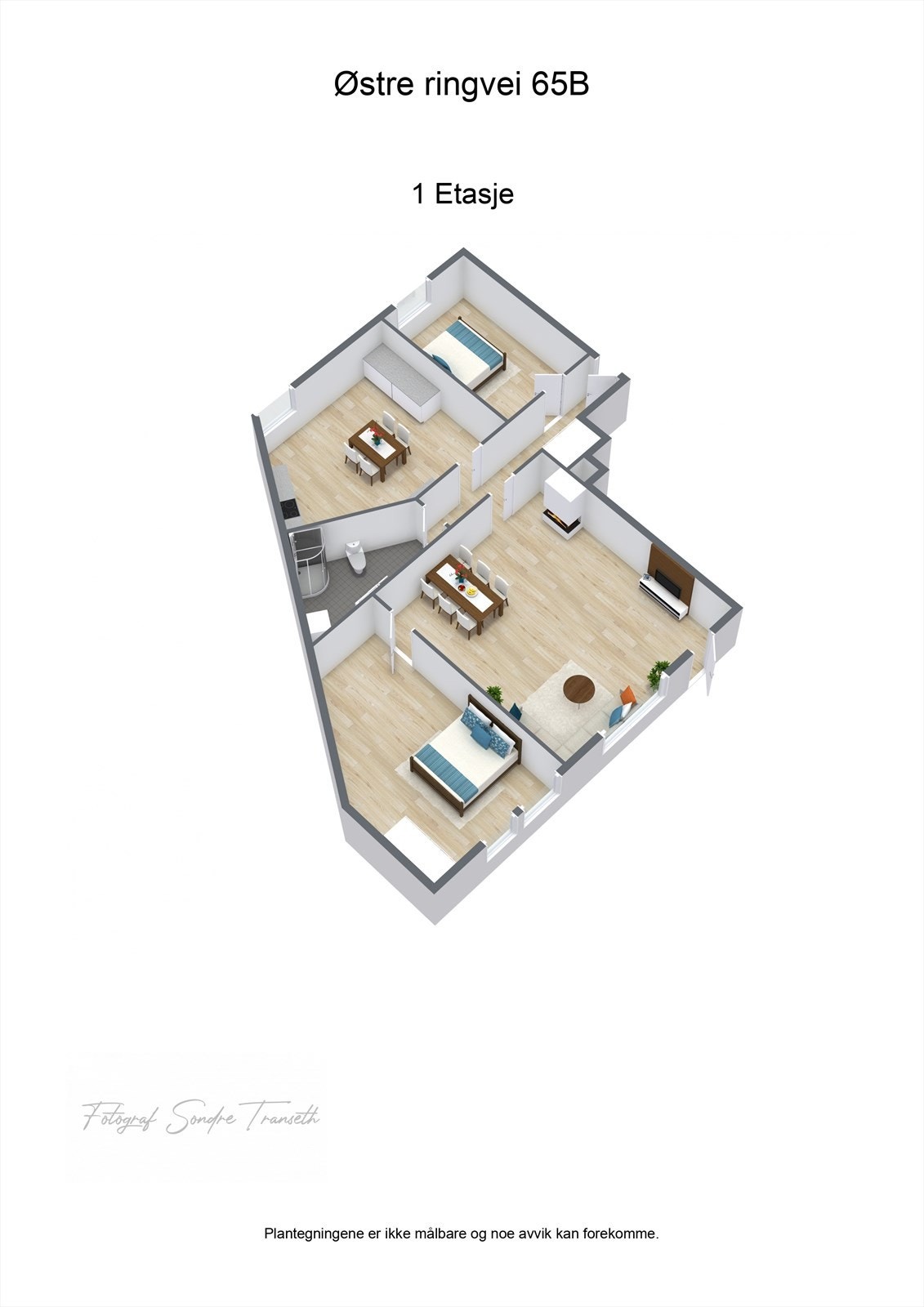 Planløsning 1.etg.: entre/mellomgang, 2 soverom, kjøkken, bad, samt stue med tilkomst til terrasse og videre til felles hageområde. I tillegg medfølger det 1 stor bod i byggets underetasje, samt 1 bod i loftsetasjen. Galleribilde