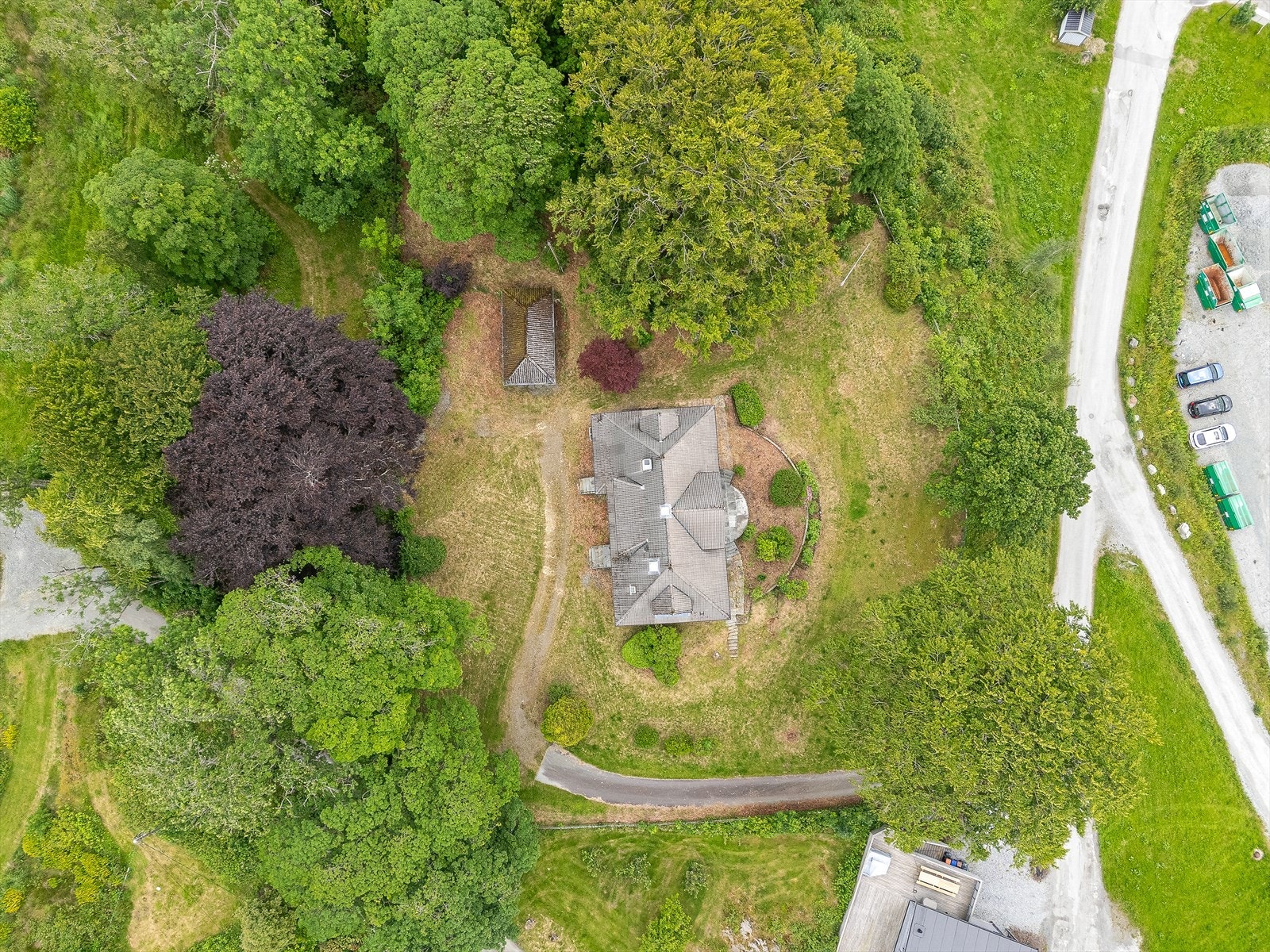 Dronefoto over tomt Galleribilde