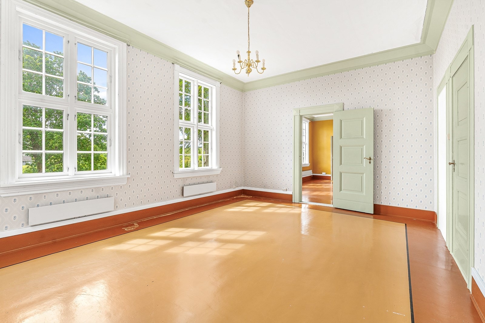 Stue 3 er egnet som spisestue m/direkte inngang til kjøkken som gjør den Galleribilde