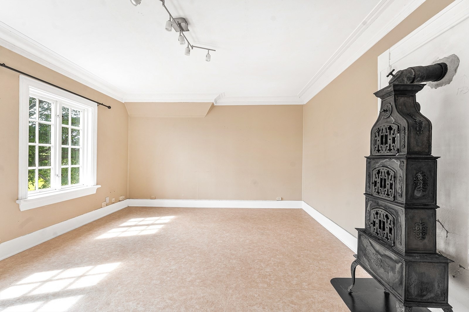 Soverom 3 m/nostalgisk vedovn Galleribilde