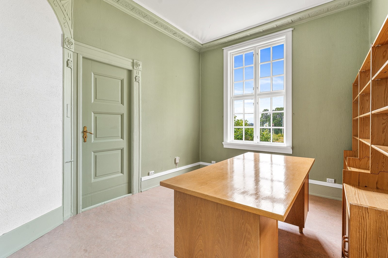 Kontor med inngang til stue 1 - som alternativ kan brukes som soverom nr 6 Galleribilde