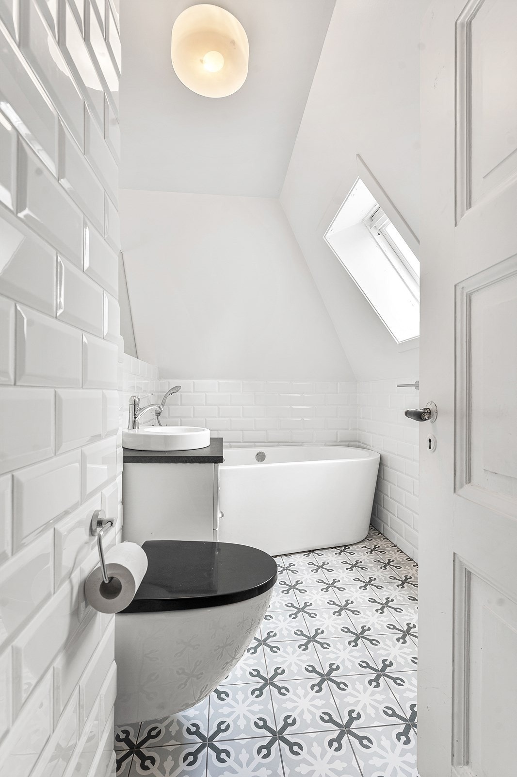 Bad i 2. etasje m/badekar Galleribilde