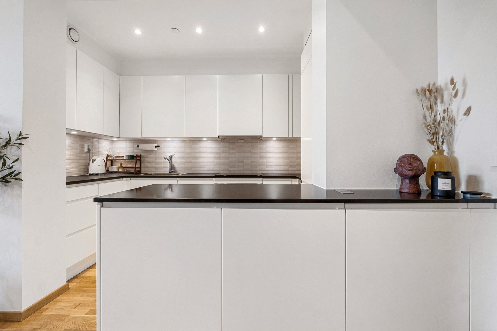 Dette gjør det til et hjerte i hjemmet der du kan nyte både praktisk bruk og en estetisk opplevelse. Galleribilde