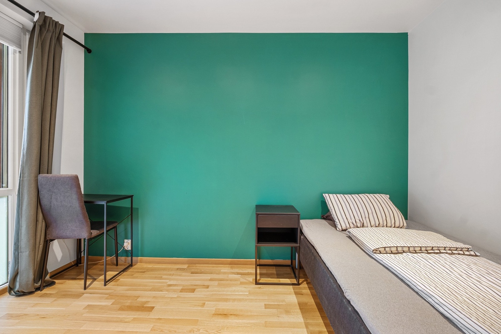 Rommet kan brukes etter behov, men ypperig som barnerom, gjesterom eller kontor Galleribilde