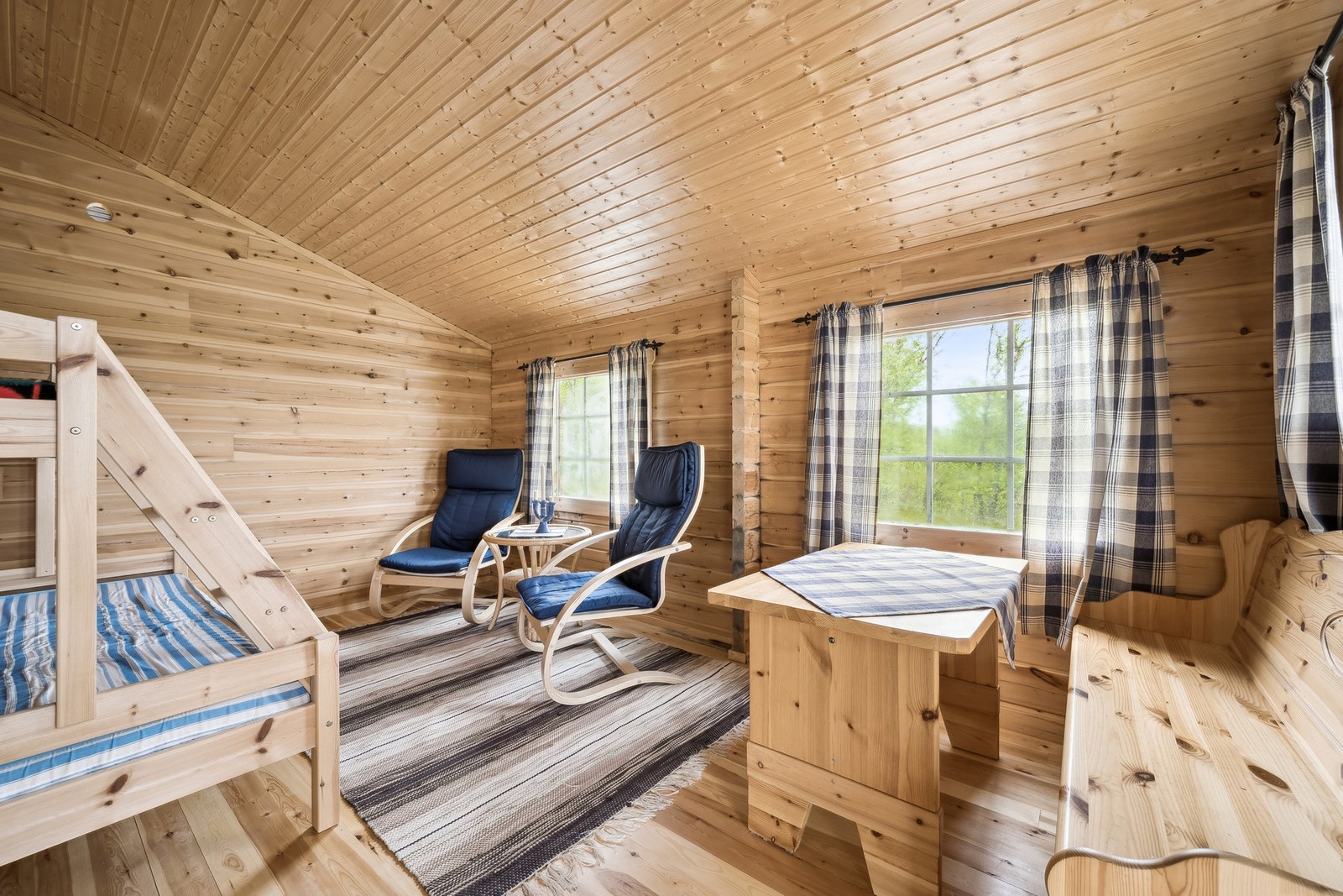 Anneks med oppholdsrom og soveplass - ideelt for gjester, ungdommer eller rolige stunder i fred og ro Galleribilde