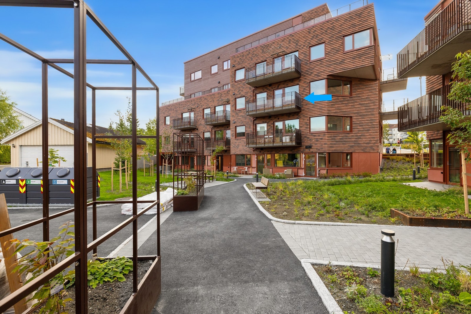 Meget god beliggenhet på Byåsen, på en høyde med gode solforhold, og en nydelig utsikt. Galleribilde