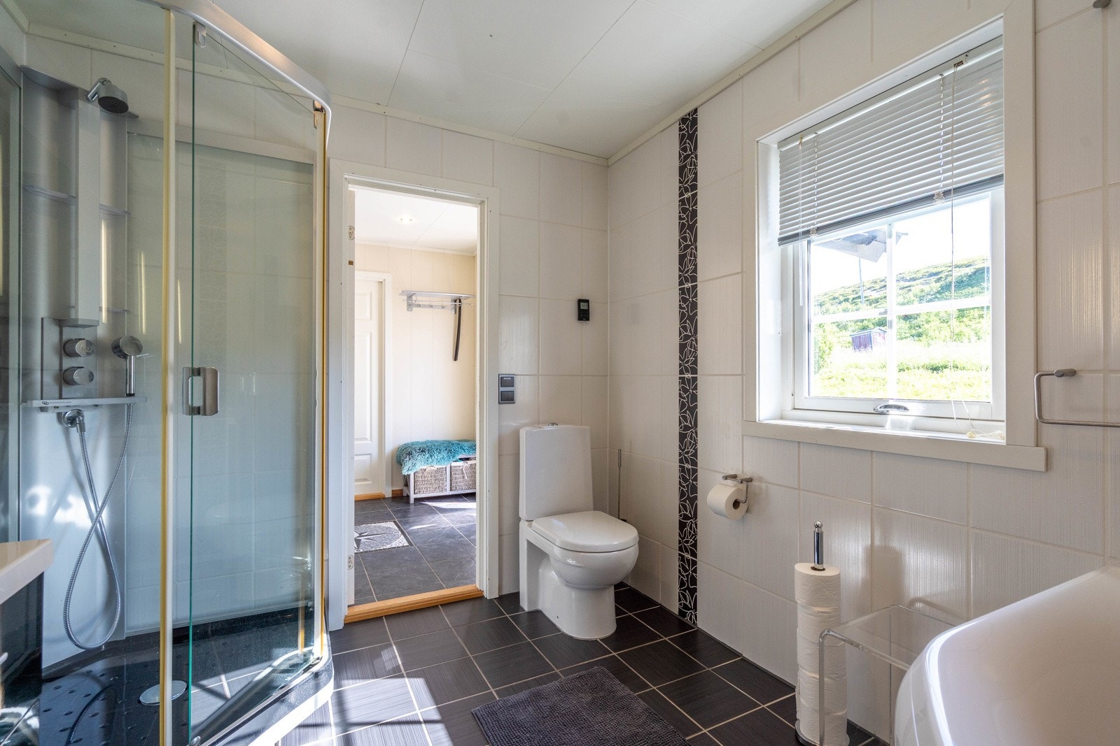 Badet sett mot entre Galleribilde