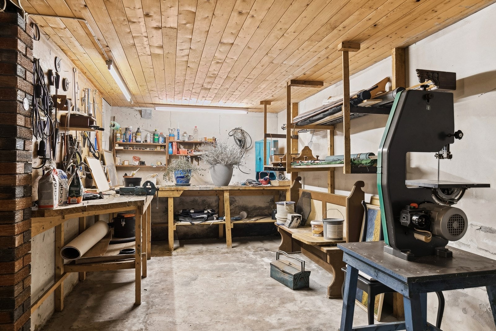 Bodene er store og mange. Enten det skal brukes til lagring eller verksted Galleribilde