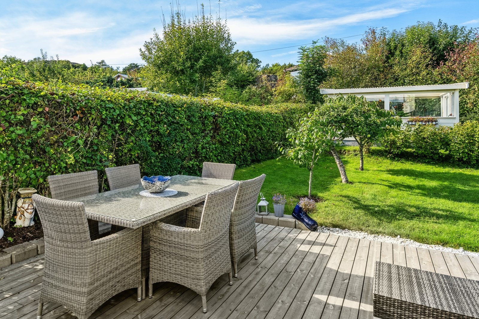 Hvem er grillkongen i familien? Om sommeren nytes middagen her ute. Galleribilde