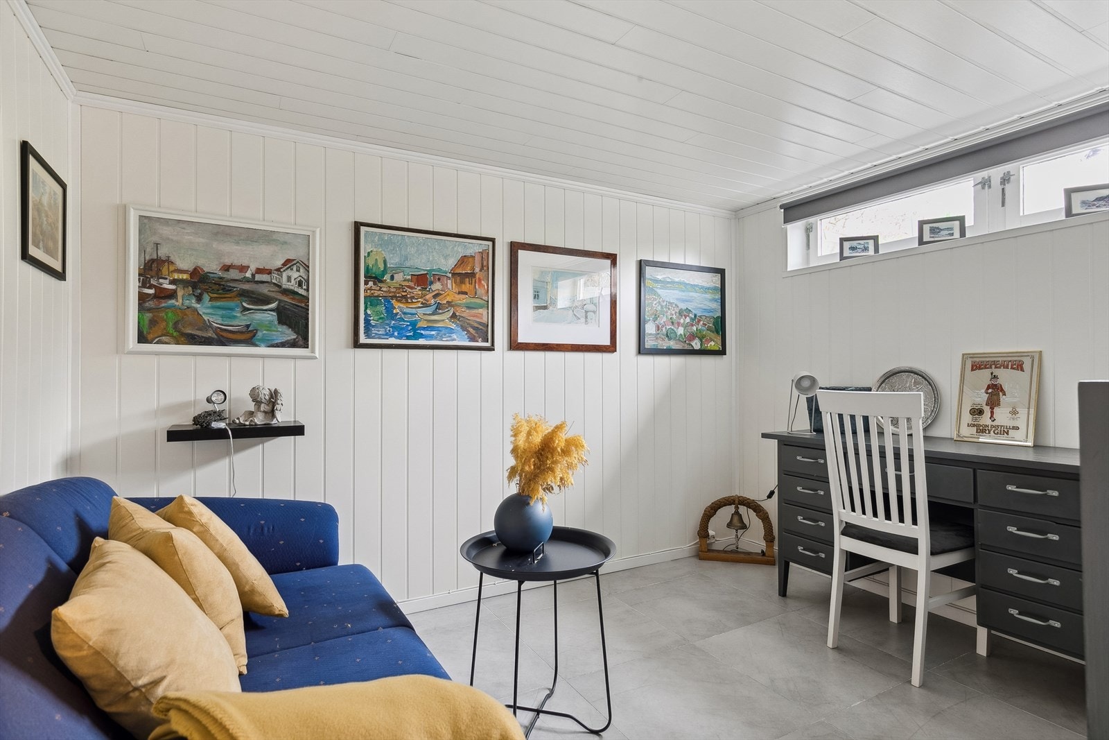 Innredet stue i kjeller Galleribilde