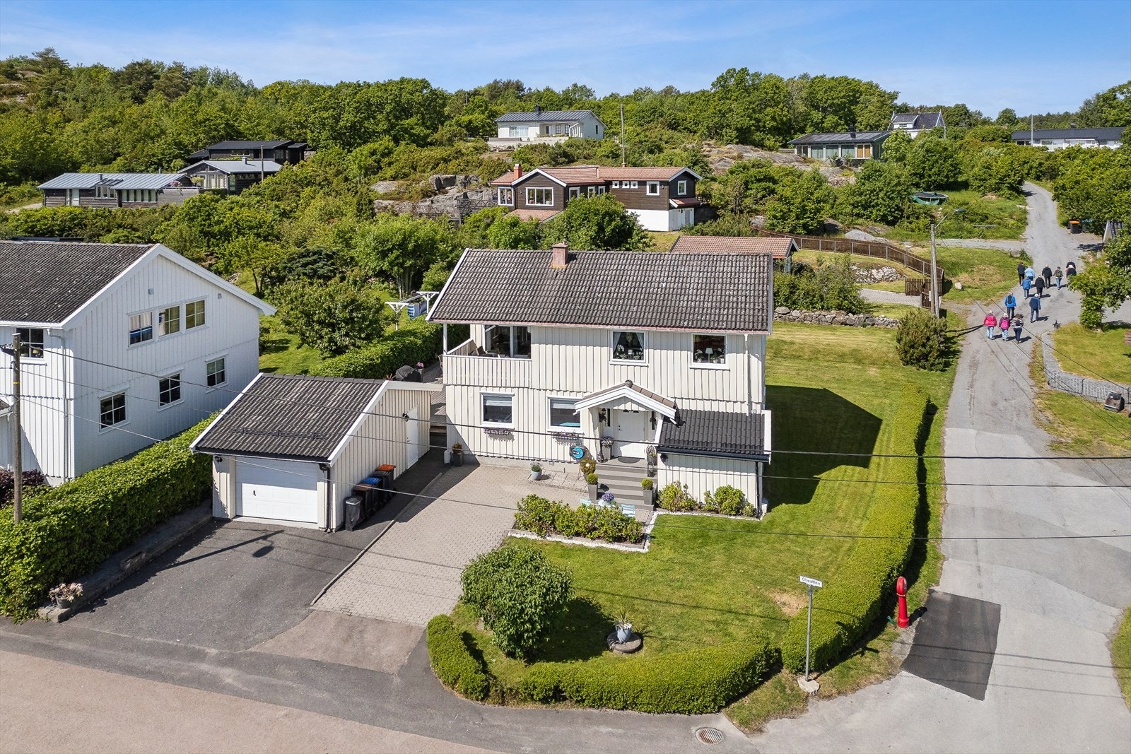 En hjørnetomt i et stille nabolag Galleribilde