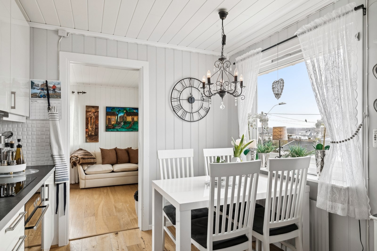 Kjøkkenet er her du tar frokosten før jobb og skole kaller Galleribilde