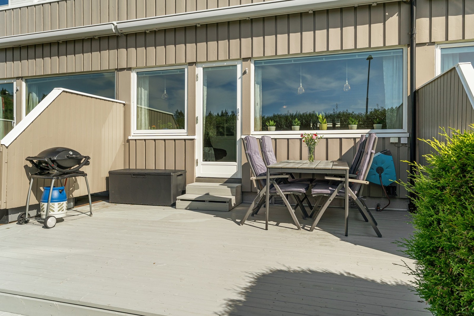 Det medfølger fast parkeringsplass i garasje med tilrettelagt opplegg for elbillader. Galleribilde