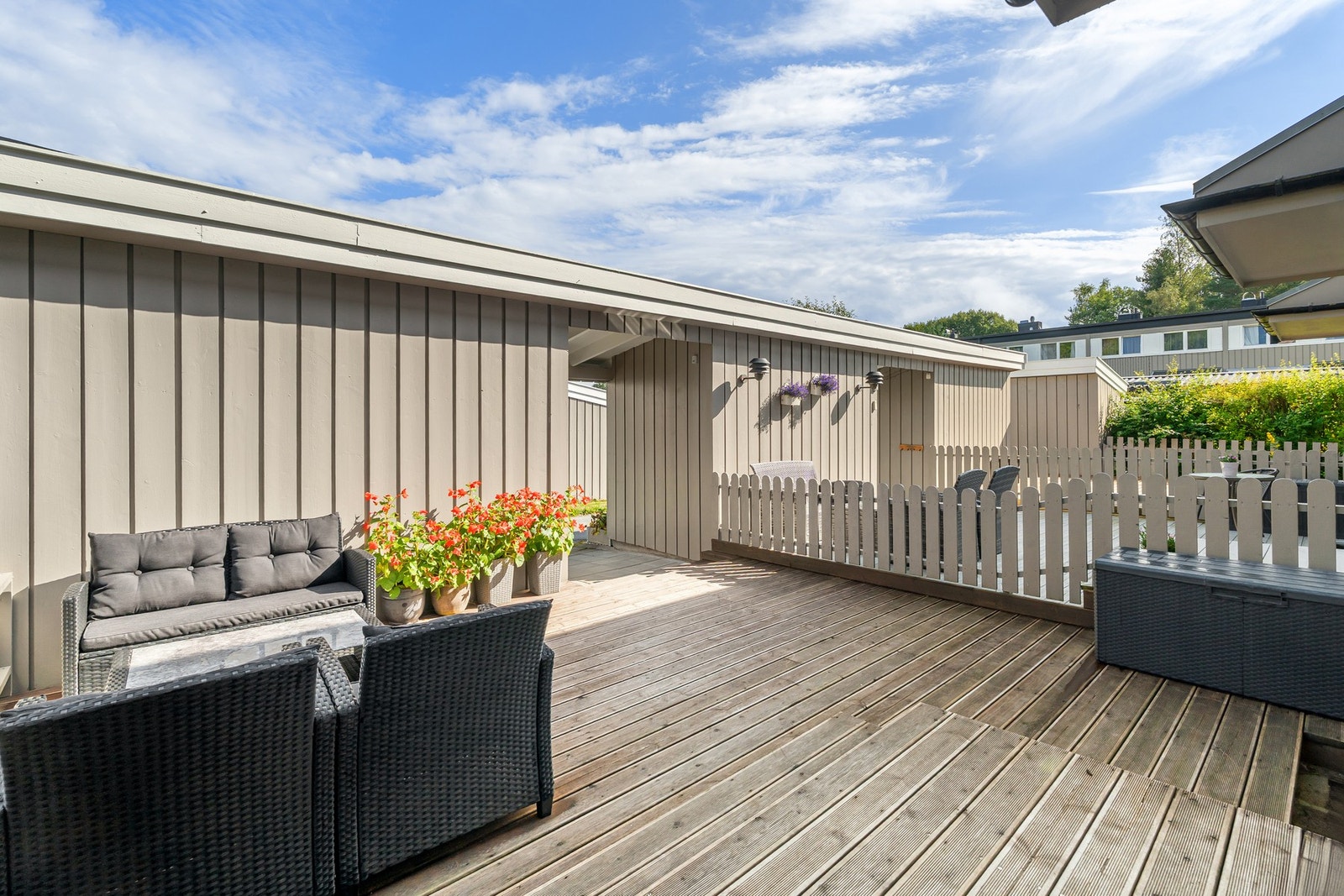 Ved inngangspartiet har man tilgang til en praktisk sportsbod for ekstra oppbevaring. Galleribilde