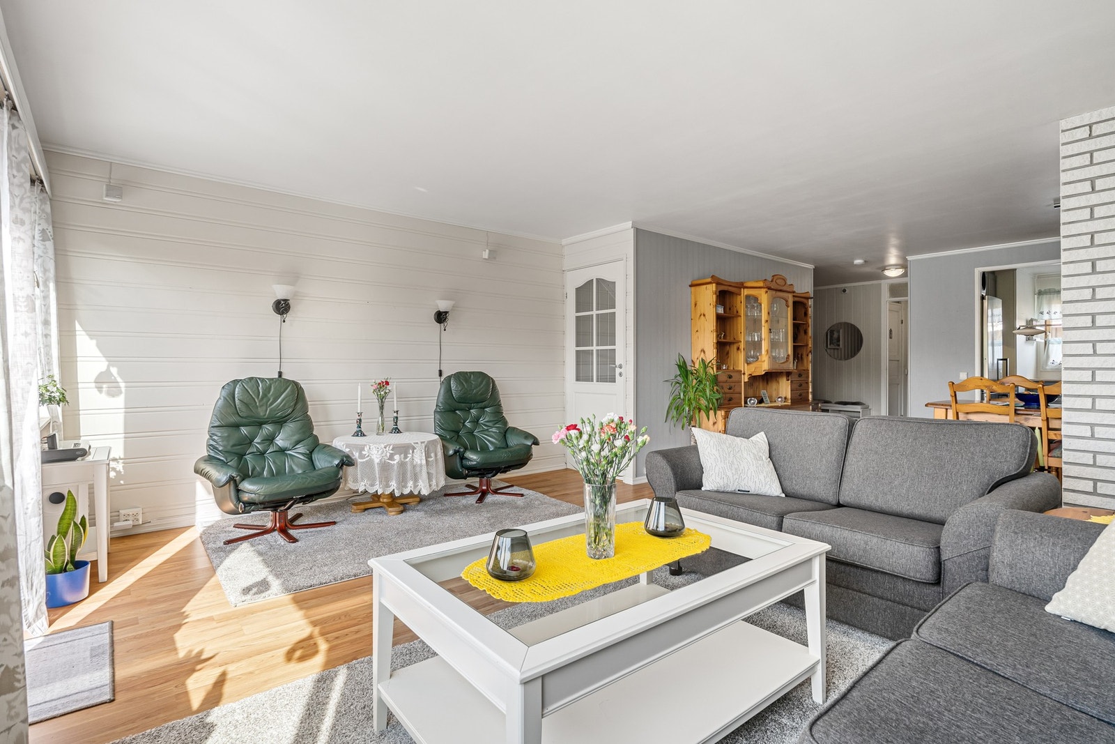 Den åpne planløsningen er på tilsammen 36,5 m². Galleribilde