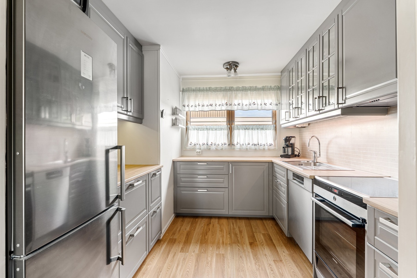 Tidløst kjøkken med oppgraderinger fra 2017. Galleribilde