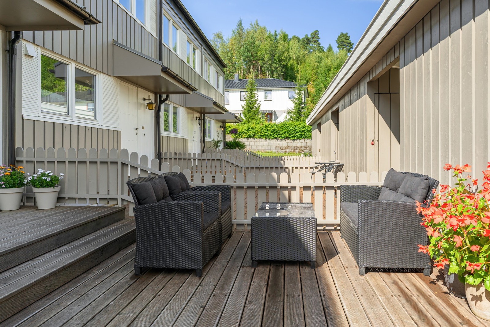 Sportsbodene gjør at man sitter fredelig og skjermet på terrassen. Galleribilde