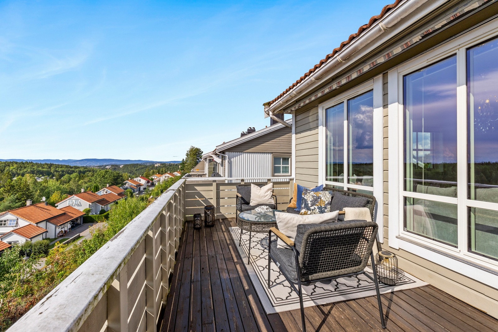 Solrik, vestvendt balkong på hele 12 kvm. Galleribilde